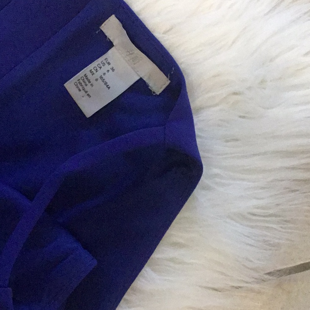 Royal blue form fitting dress with golden zipper - Picture 5 of 9